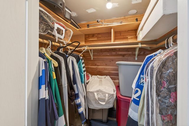 7001 Beacon Circle, Eden Prairie, MN 55346