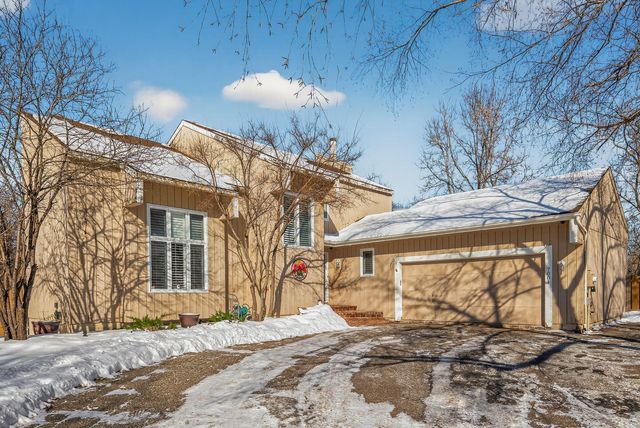 7001 Beacon Circle, Eden Prairie, MN 55346