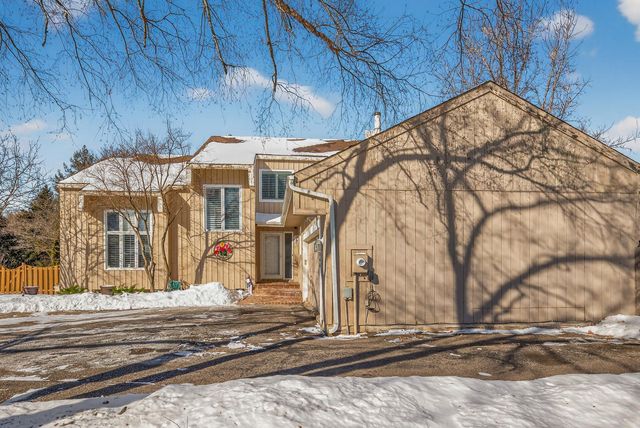 7001 Beacon Circle, Eden Prairie, MN 55346