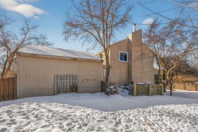 7001 Beacon Circle, Eden Prairie, MN 55346