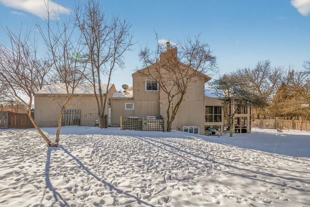 7001 Beacon Circle, Eden Prairie, MN 55346