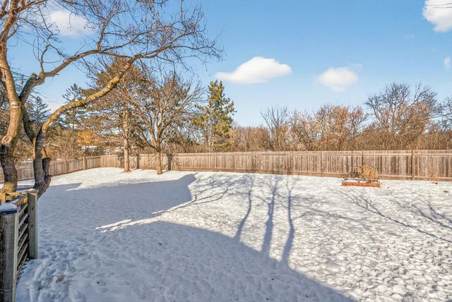 7001 Beacon Circle, Eden Prairie, MN 55346