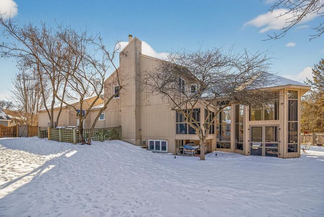 7001 Beacon Circle, Eden Prairie, MN 55346