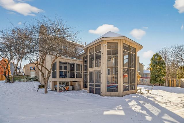 7001 Beacon Circle, Eden Prairie, MN 55346