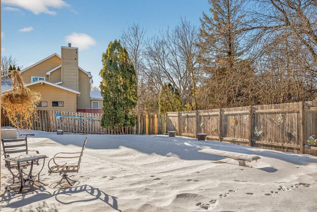 7001 Beacon Circle, Eden Prairie, MN 55346