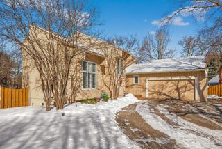 7001 Beacon Circle, Eden Prairie, MN 55346