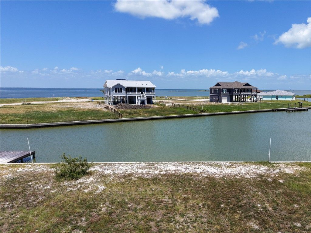 1513 Cape Velero Dr, Rockport, TX 78382 — photo 2