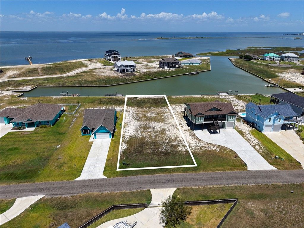 1513 Cape Velero Dr, Rockport, TX 78382 — photo 3