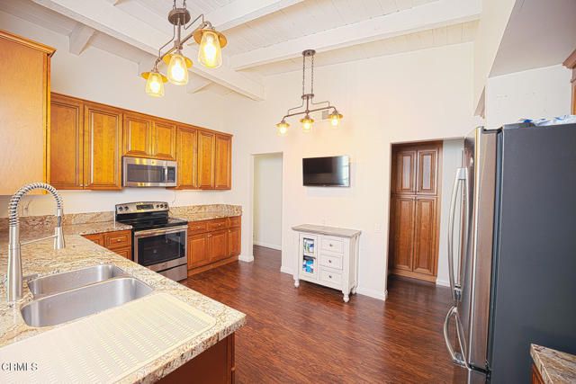 942 Woodlawn Drive, Thousand Oaks, CA 91360