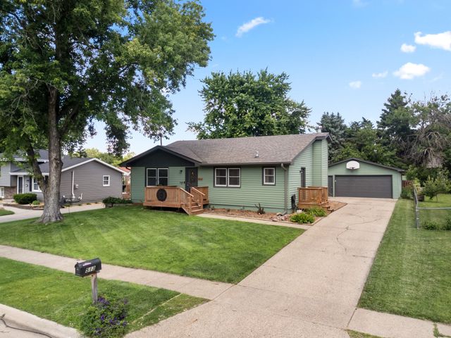 513 NW Morningside Drive, Grimes, IA 50111
