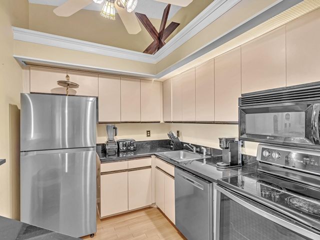 1109 Duncan Circle 202, Palm Beach Gardens, FL 33418