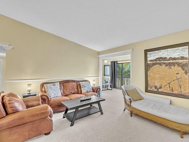 1109 Duncan Circle 202, Palm Beach Gardens, FL 33418