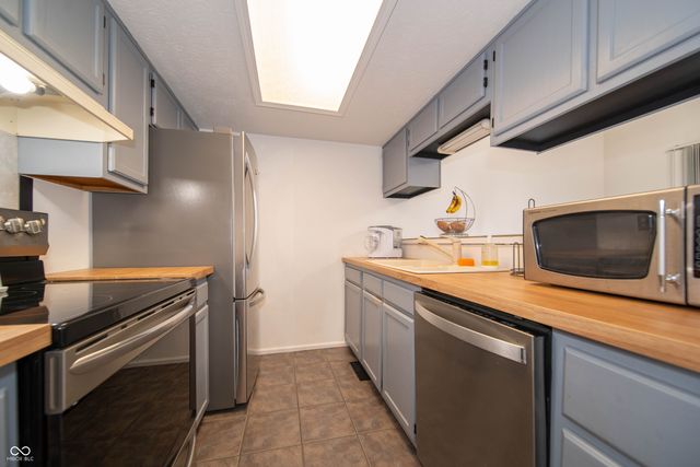 8109 Valley Farms Trail, Indianapolis, IN 46214