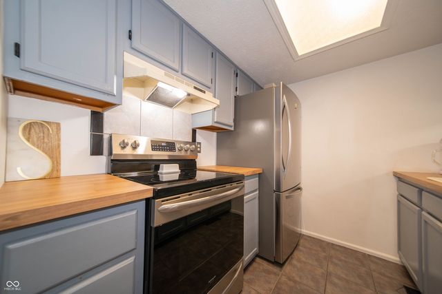 8109 Valley Farms Trail, Indianapolis, IN 46214