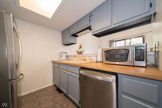 8109 Valley Farms Trail, Indianapolis, IN 46214