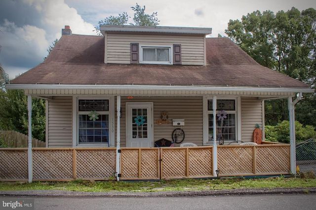 1530 FERN ST W, Coal Township, PA 17866