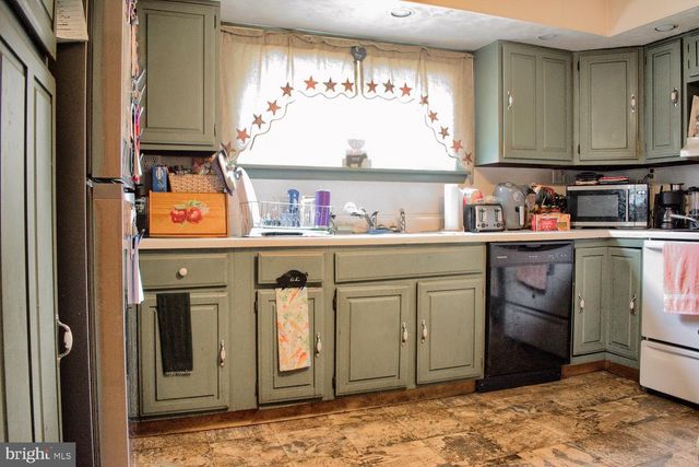 1530 FERN ST W, Coal Township, PA 17866