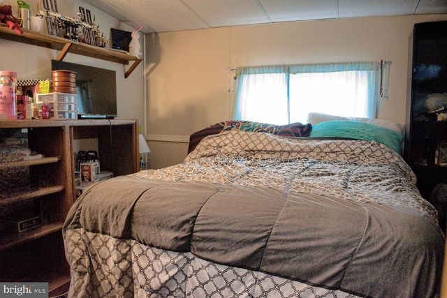 1530 FERN ST W, Coal Township, PA 17866