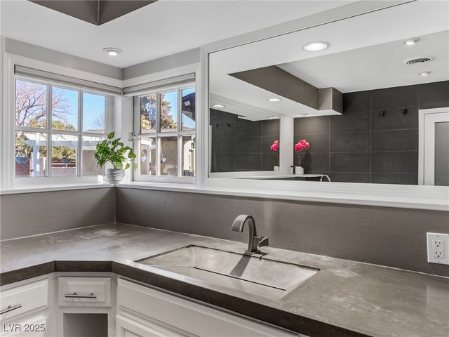 2800 Ashby Avenue, Las Vegas, NV 89102