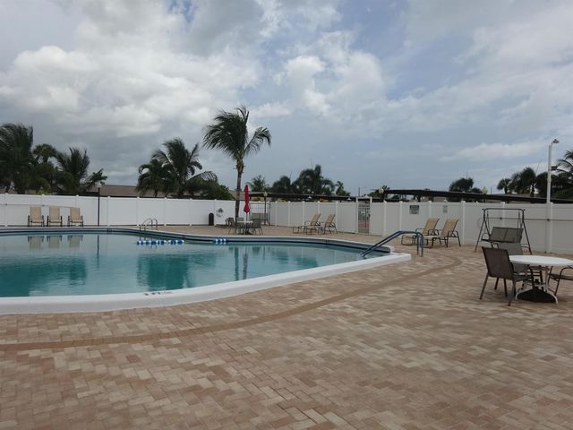 2864 E Crosley Dr Drive E A, West Palm Beach, FL 33415