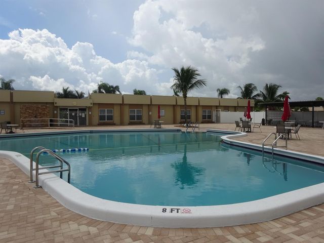 2864 E Crosley Dr Drive E A, West Palm Beach, FL 33415