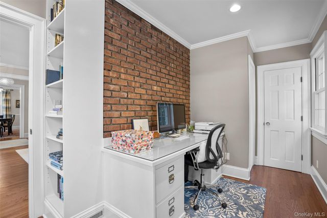 22 Ferncliff Road, Scarsdale, NY 10583