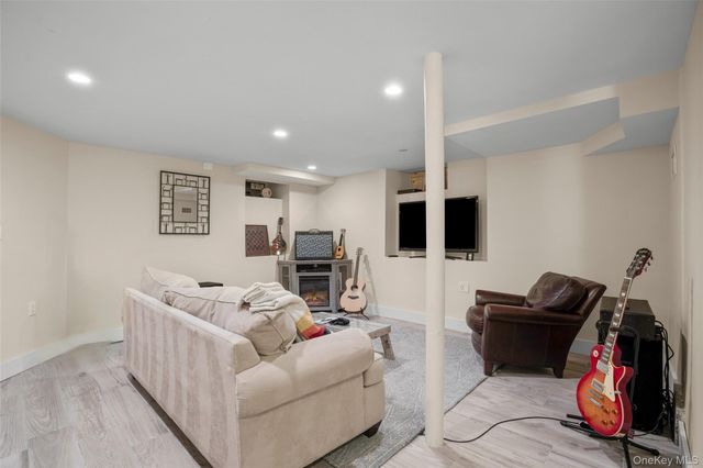 22 Ferncliff Road, Scarsdale, NY 10583