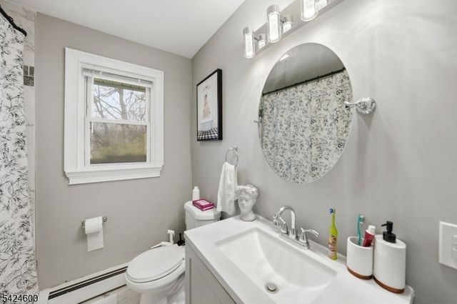7 Jackson Ave, Vernon Twp., NJ 07462