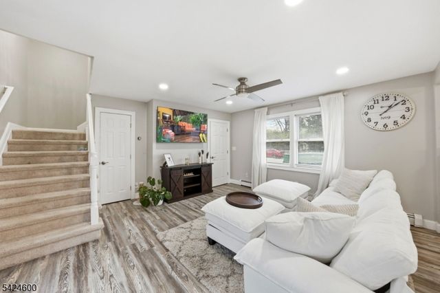 7 Jackson Ave, Vernon Twp., NJ 07462