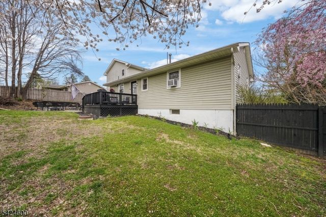 7 Jackson Ave, Vernon Twp., NJ 07462