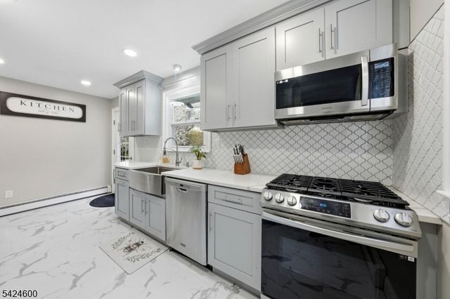 7 Jackson Ave, Vernon Twp., NJ 07462