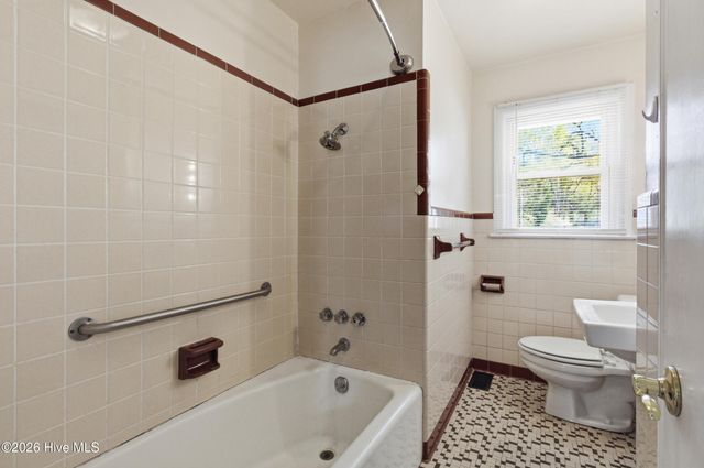 204 Glenburnie Drive, New Bern, NC 28560