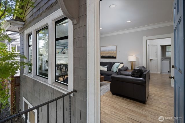 4812 Aurora Avenue N, Seattle, WA 98103
