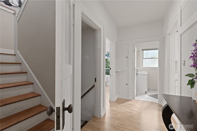 4812 Aurora Avenue N, Seattle, WA 98103