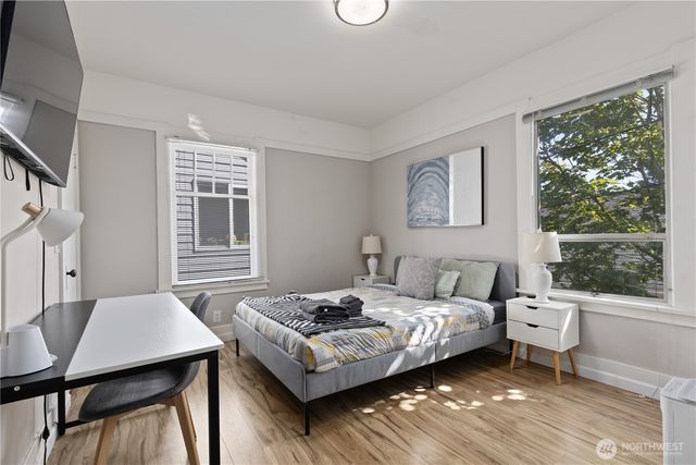4812 Aurora Avenue N, Seattle, WA 98103