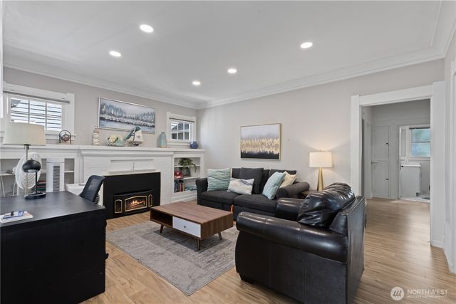 4812 Aurora Avenue N, Seattle, WA 98103