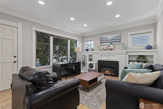 4812 Aurora Avenue N, Seattle, WA 98103