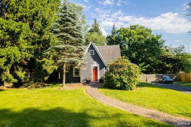 110 Reinman Road, Warren, NJ 07059