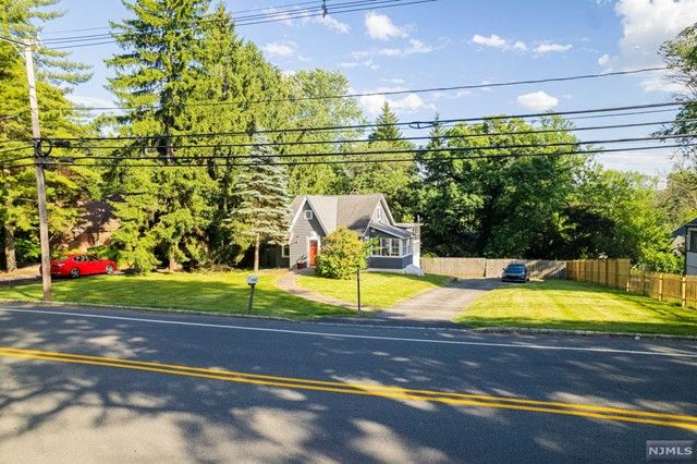 110 Reinman Road, Warren, NJ 07059