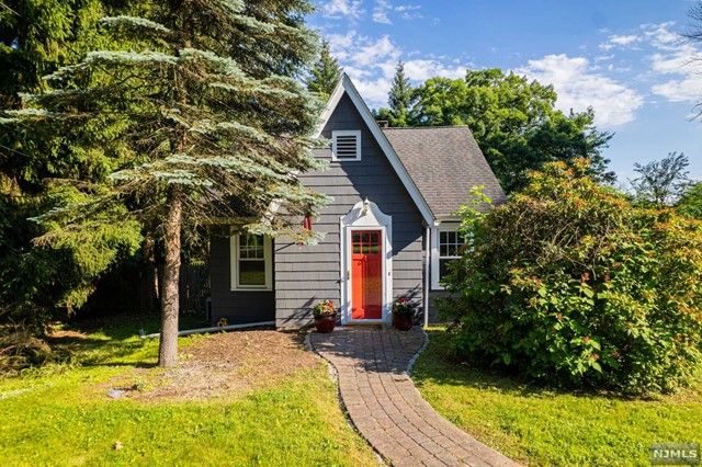 110 Reinman Road, Warren, NJ 07059