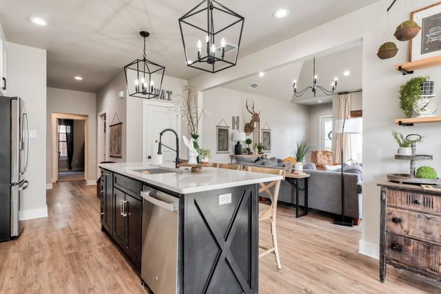 823 N 6th Circle, Wolfforth, TX 79382