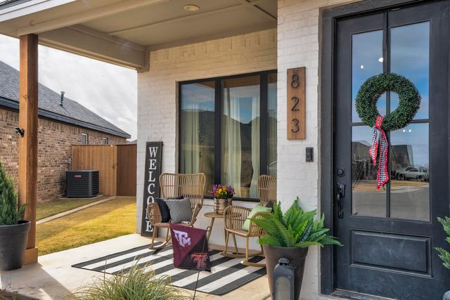 823 N 6th Circle, Wolfforth, TX 79382