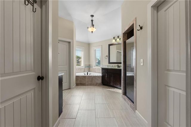 1533 SW 41st Street, Lee's Summit, MO 64082
