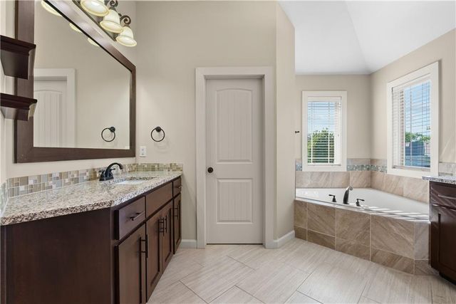 1533 SW 41st Street, Lee's Summit, MO 64082