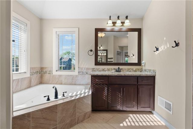 1533 SW 41st Street, Lee's Summit, MO 64082