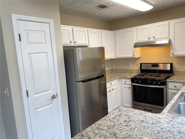 2668 Laurel Lane NW, Kennesaw, GA 30152