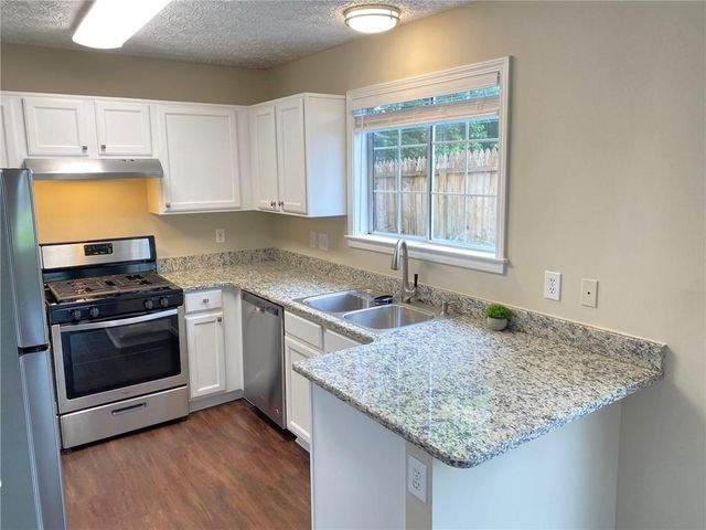 2668 Laurel Lane NW, Kennesaw, GA 30152
