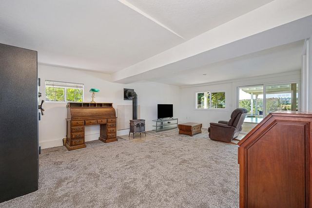 7630 Ridge Rd, Newcastle, CA 95658