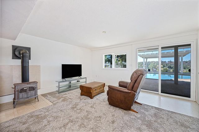 7630 Ridge Rd, Newcastle, CA 95658