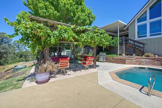 7630 Ridge Rd, Newcastle, CA 95658